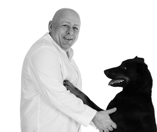 Le chef cuisinier Thierry Marx avec un chien noir